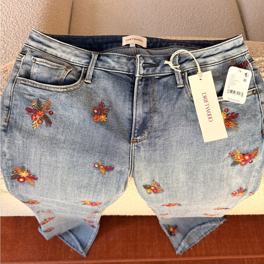Free People Floral Embroidered Blue Jeans - NWT - Picture 8 of 9